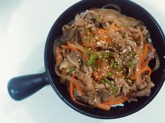 威克特招牌辣白菜肥牛饭-威克特披萨汉堡