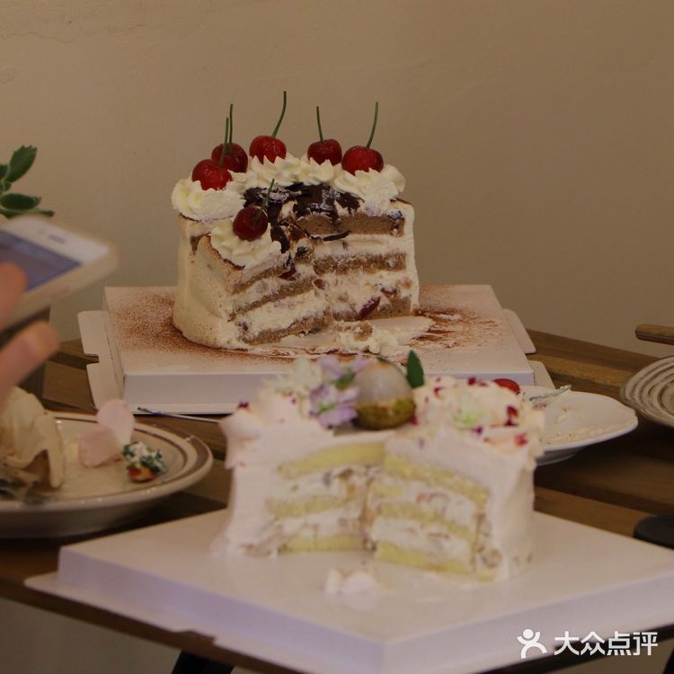 520赏味限定｜玫瑰荔枝奶油蛋糕🍧
