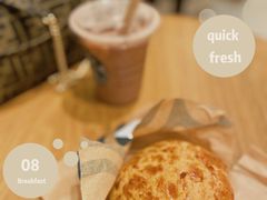 菠萝包-星巴克(广州淘金路店)