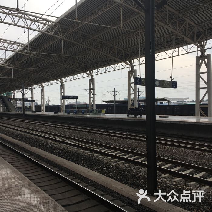 聊城火车站站口图片