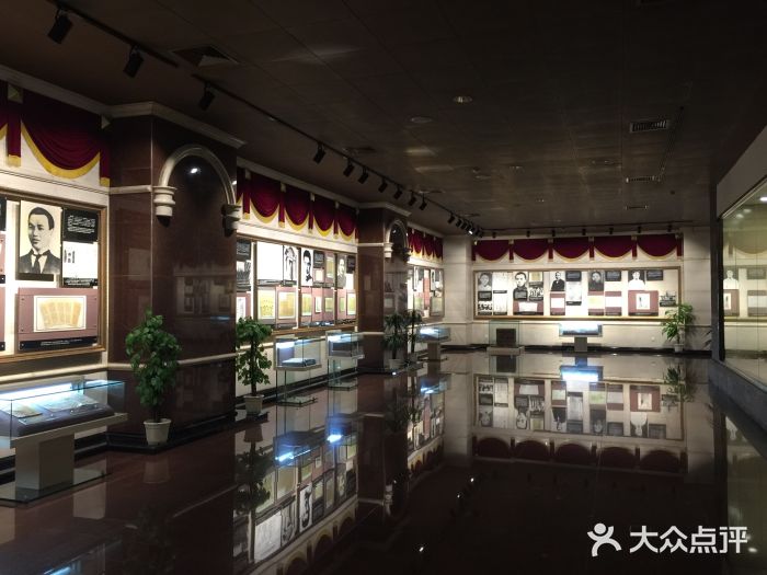 上海市龙华烈士陵园展厅图片
