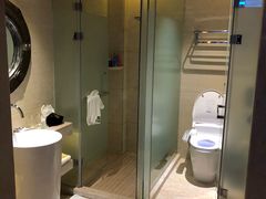 -皇马海口湾海景酒店(万绿园秀英港店)