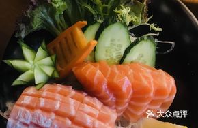 Salmon Fillet and Belly Sashimi Platter