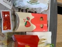 草莓白巧派-麦当劳(展览路店)