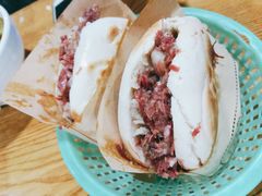 腊牛肉夹馍-邢老三肉丸糊辣汤(西安总店)