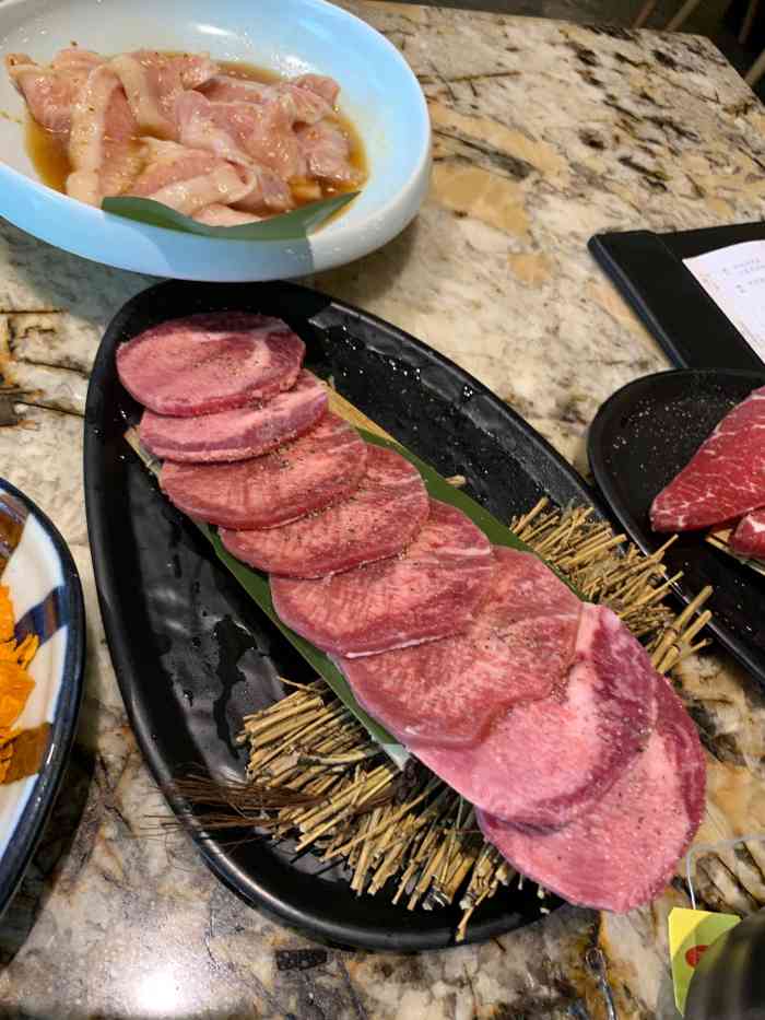 禾二烧肉-"紫马奔腾广场里开有很多家餐厅,打算逐一去.