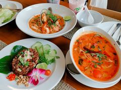 -Chom Cafe and Restaurant