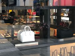 -GIVENCHY(比斯特苏州购物村店)