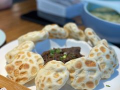 鲅鱼酱配石头饼-聚缘堂·海鲜私房菜(松岭路店)