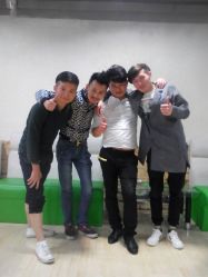 温馨-镁连社·美联社