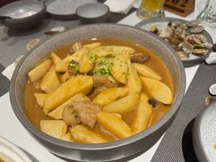 农家五花肉炖芋头-瑜上·山食小馆