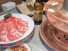 现切羊后退肉-侃爷南门铜锅涮肉
