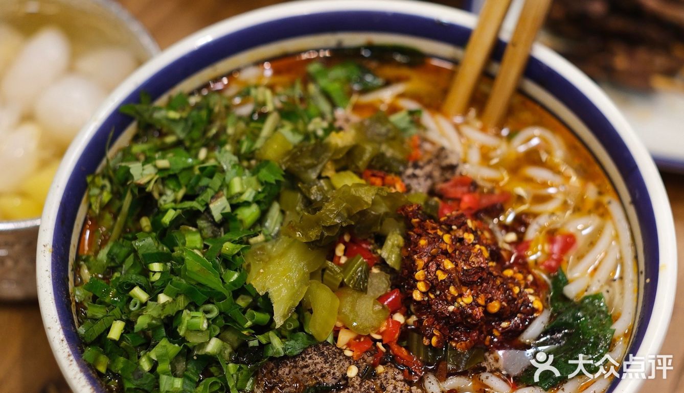 云阿蛮不就是我在云南排队嗦的生烫牛肉米线！