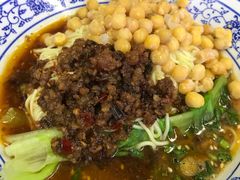 -渝之汇牛肉豌杂面
