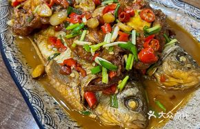 Braised Crucian Carp with Fried Eggs