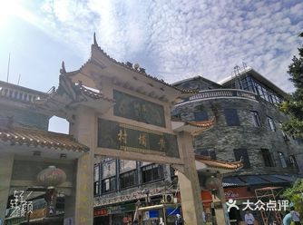 本来打算坐旅游观光线路1号从中大逛起，没想到中大不让