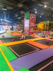 -蹦蹦跳跳(新奥购物中心店)