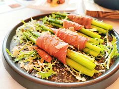 芦笋配帕尔马火腿和帕玛森芝士-香格里拉鱼跃地中海西餐厅·牛排披萨