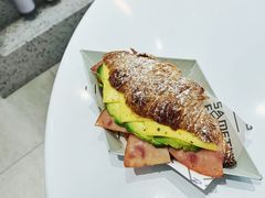 牛油果火腿芝芝-Something For(中洲湾店)