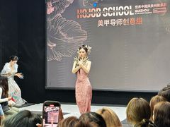 -贺加贝化妆美甲培训学校