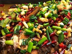 湖南腊鲢鱼-有红鸡毛店·川菜(建设路店)