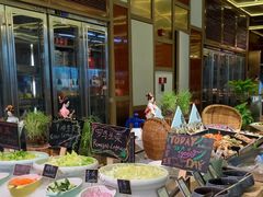 -大中华希尔顿酒店-念自助餐·嗨啤·小龙虾