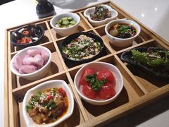 九宫格玲珑前菜-新仙清汤牛腩(铜锣湾店)