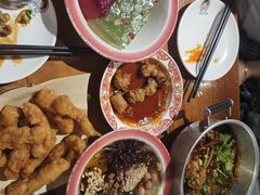 -爆炸头阿姨小四川正宗川味小吃(无任何分店)