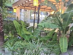 -茅草房·河畔园林火锅