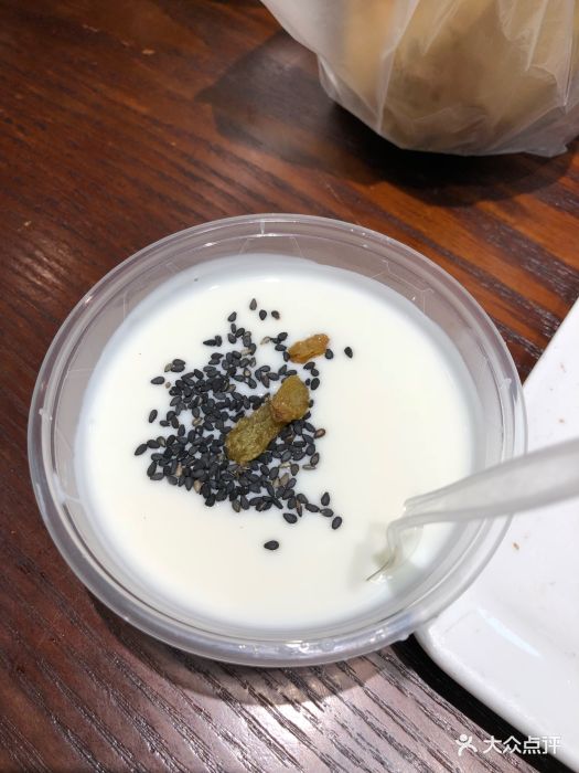 贯贯吉穆斯林餐厅自制老酸奶图片 