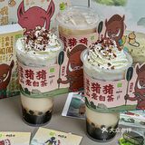 比老白茶多了奶油顶和碧根果！可以先端杯喝