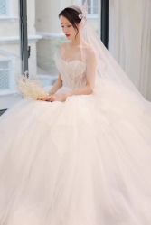 -现代经典婚纱摄影