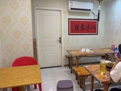 -老街烧烤大排档·地道湖北菜·龙虾馆(汉口火车站店)