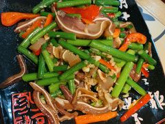 蒜苗炒猪耳朵-新凯旋烧烤·燕姐千岛湖土菜