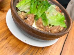 肉饼排骨腊肠三拼窝蛋煲仔饭-潮香兴煲仔饭(莲花路店)