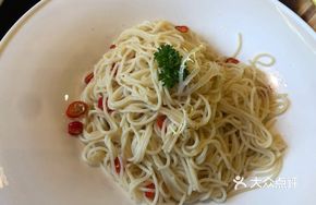 Olive Oil and Bird's Eye Chili Angel Hair Pasta