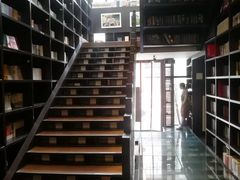 -钟书阁(松江泰晤士小镇店)