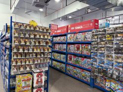 -逝水玩具折扣店