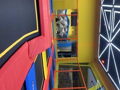-爱蹦iBOON蹦床运动馆(江汉店)