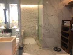 -上海滴水湖皇冠假日酒店