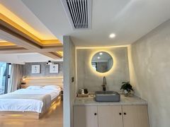 -闲隅江景艺术酒店(解放碑洪崖洞总店)