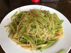 芹菜土豆丝-天源渔港农庄