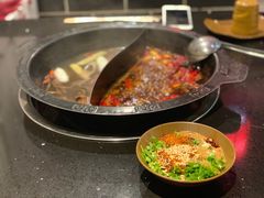 宽板凳菌汤鸳鸯锅-宽板凳老灶火锅(簋街店)