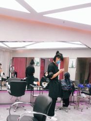 -变画·发型STUDIO