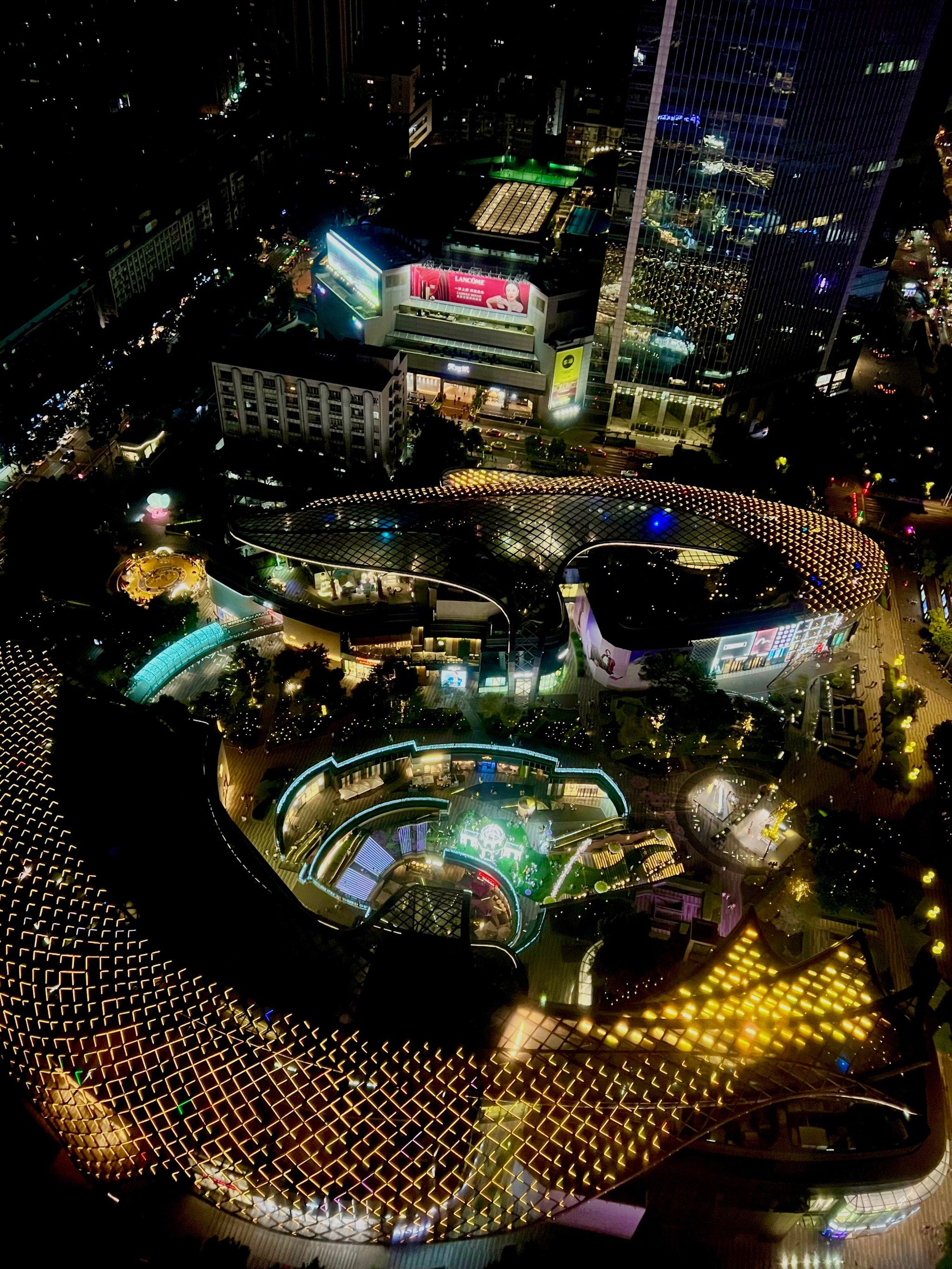 广州酒鬼必打卡,33层高空俯视天环览都市繁华