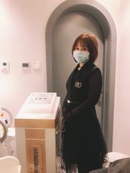 -LESSMORE科技头皮理容中心