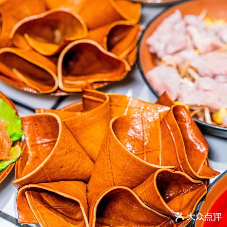 这家火锅确实该歪!菜品也太好吃了😋