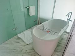 -上海滴水湖皇冠假日酒店