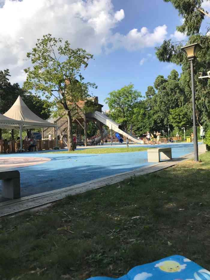 海珠儿童公园-"进入五月份,海珠儿童公园的玩水池也开放了.