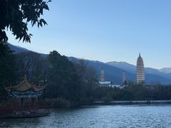 -三塔倒影公园